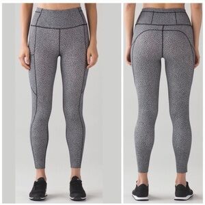 Lululemon Fast and free 7/8 Size 4‎ Grey Black Print